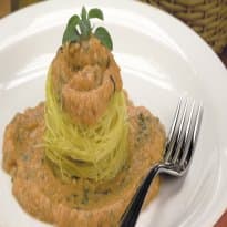 Cabelo-de-anjo ao creme de tomate