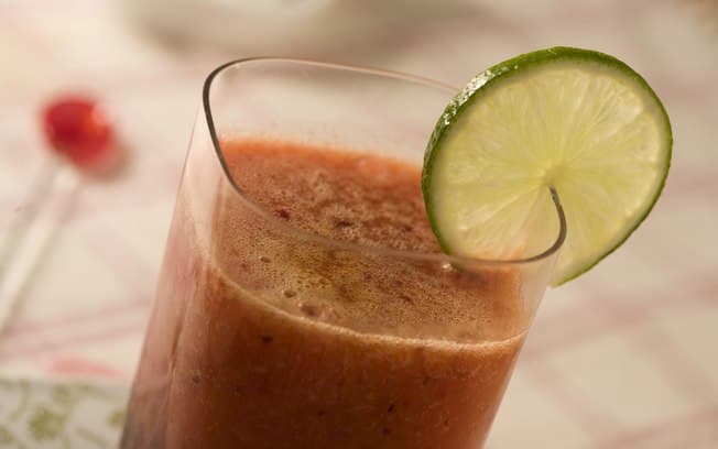 Suco Diet de Ameixa com Chá Verde e Manga