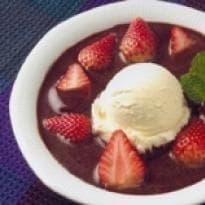 Sopa de Chocolate com Morangos