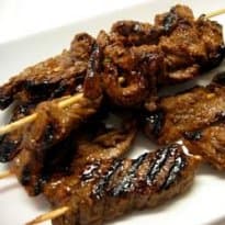 Espetinho de carne à moda oriental
