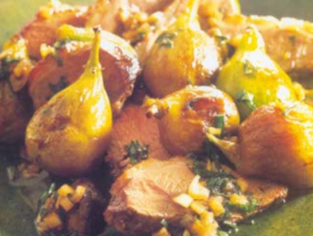 Peito de pato ao molho de cebola com figos