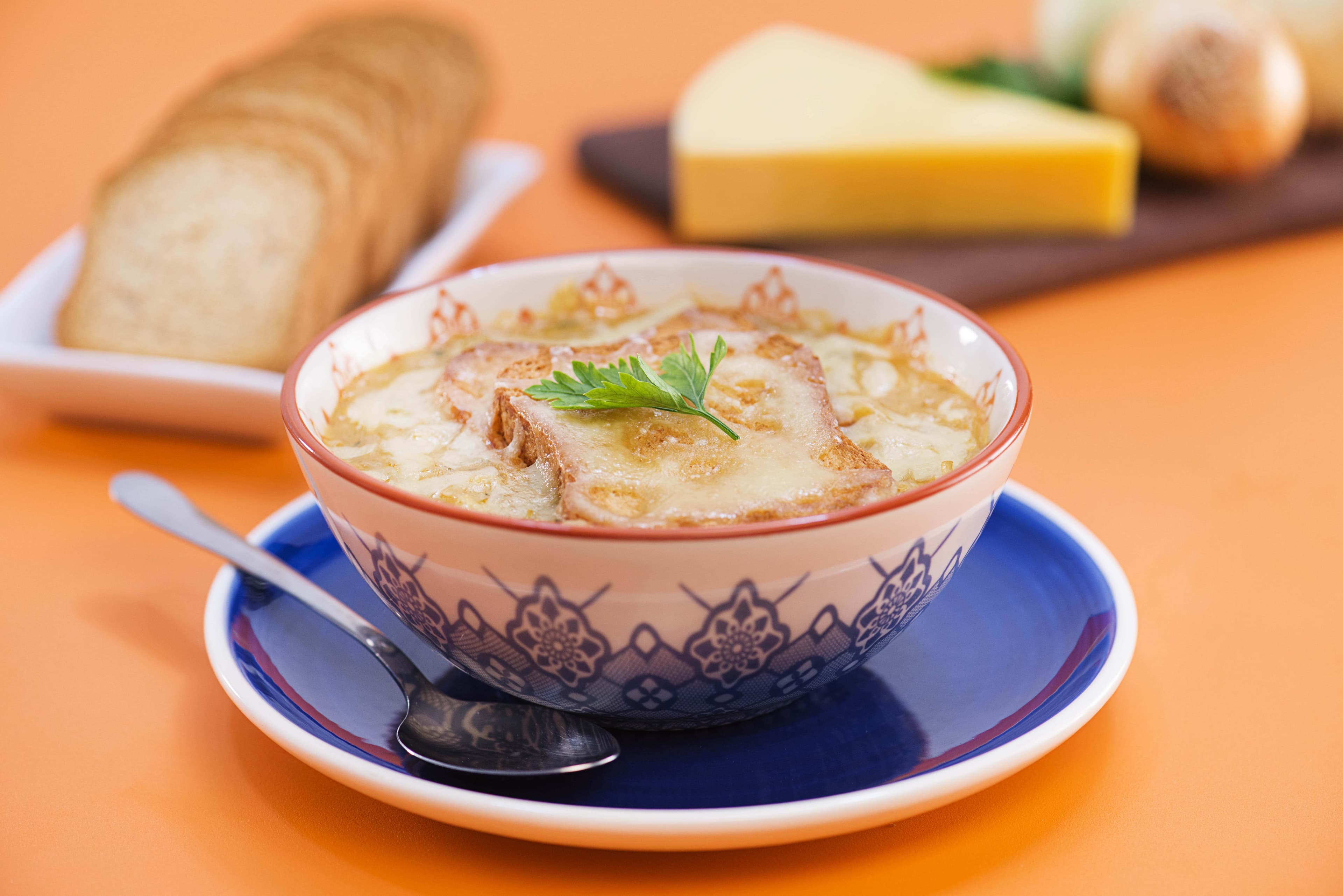 Sopa de Cebola com Torrada Gratinada