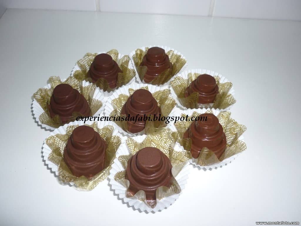 Bombom de ameixa e castanha de caju