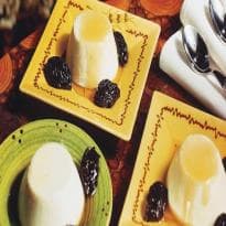 Forminha de Ricota com Calda de Ameixa