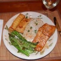 Salmão marinado com gengibre e laranja