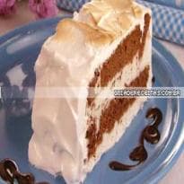 Bolo de chocolate e sorvete