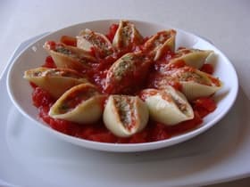 Conchinhas recheadas com brócolis e ricota