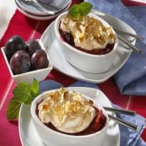 Ameixas com Suspiro de Amêndoas