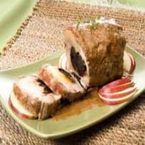 Lombo com maçãs e ameixas