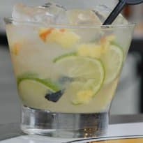 Caipirinha de Caju com Limão