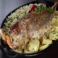 Peixe recheado com uva passa