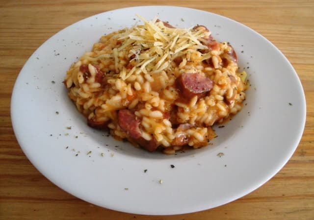 Risoto de linguiça mineira