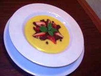 Sopa morna de maracujá com chocolate branco