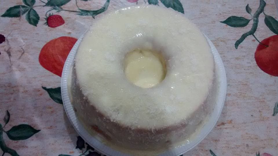 Bolo Gelado de Leite Condensado e Coco
