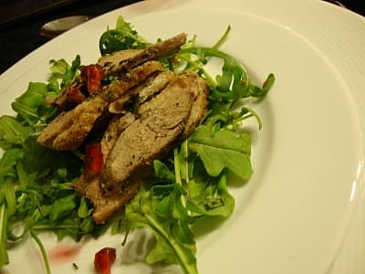 Salada de Rúcula, Peito de Pato e Romã