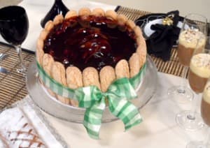 Charlote de Chocolate e Cajá