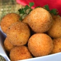 Bolinho de Fubá com Frango