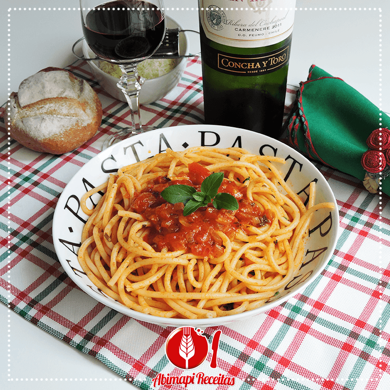 Macarrão Furadinho ao Sugo Especial