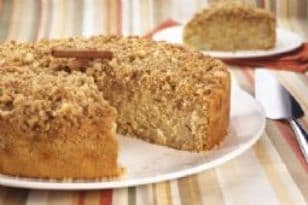 Cuca de Banana com Farofa (sem ovo)