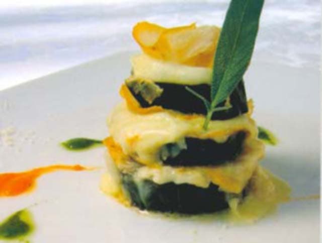 Berinjela à parmegiana com creme de peixe