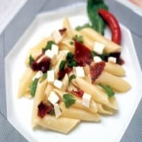 Penne com Tomate Seco e Rúcula