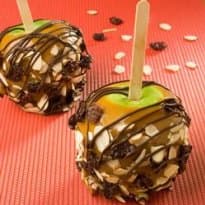 Maçã do Amor com Cerejas e Amêndoas