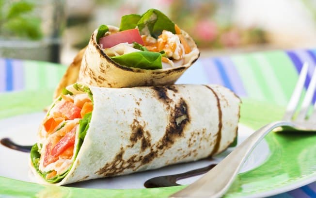 Wrap de peito de peru e espinafre