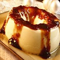 Pudim de Iogurte com Calda de Morango