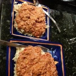 Arroz indiano com molho de amendoim