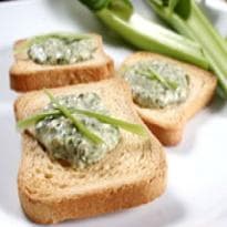 Torradas com Patê de Espinafre e Ricota