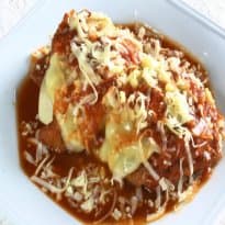 Iscas de frango à parmegiana