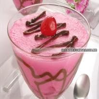 Gelatina com calda de chocolate