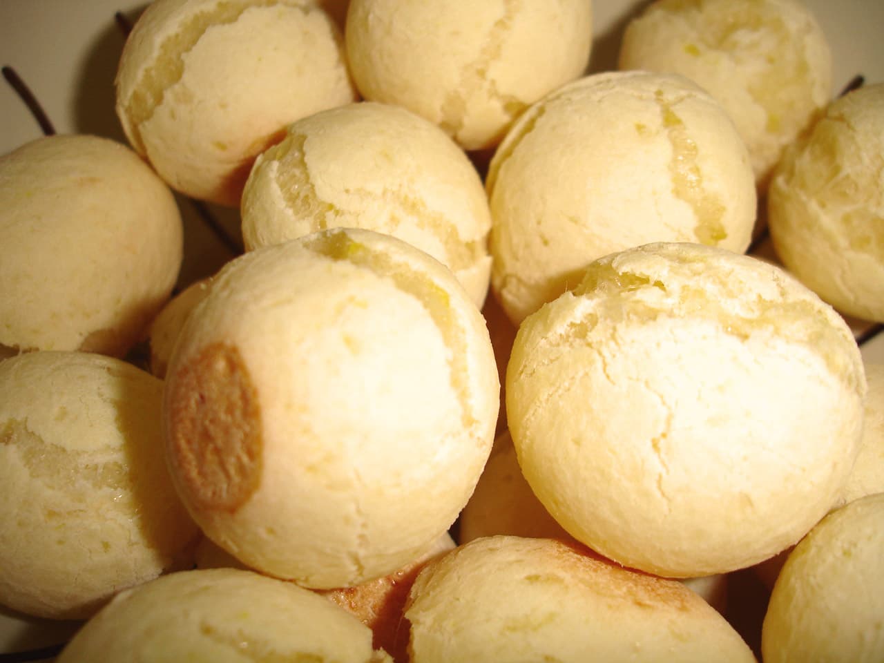 Pão de Queijo Falso (Sem Queijo)