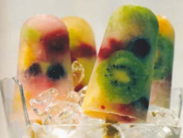 Picolé de frutas tropicais