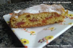 Bolo de Fubá com Goiabada