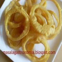 Anéis de cebola empanados à indiana