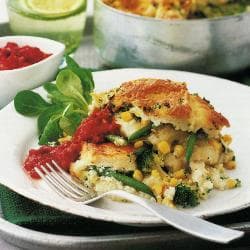 Pudim de pão de cheddar e brócolis