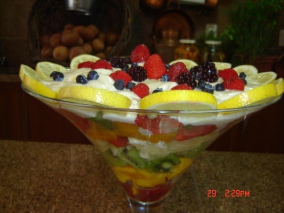 Copa de frutas e mousse de limão siciliano