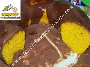 Bolo de Cenoura com Cobertura de Chocolate