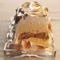 Semifredo com doce de banana e merengue