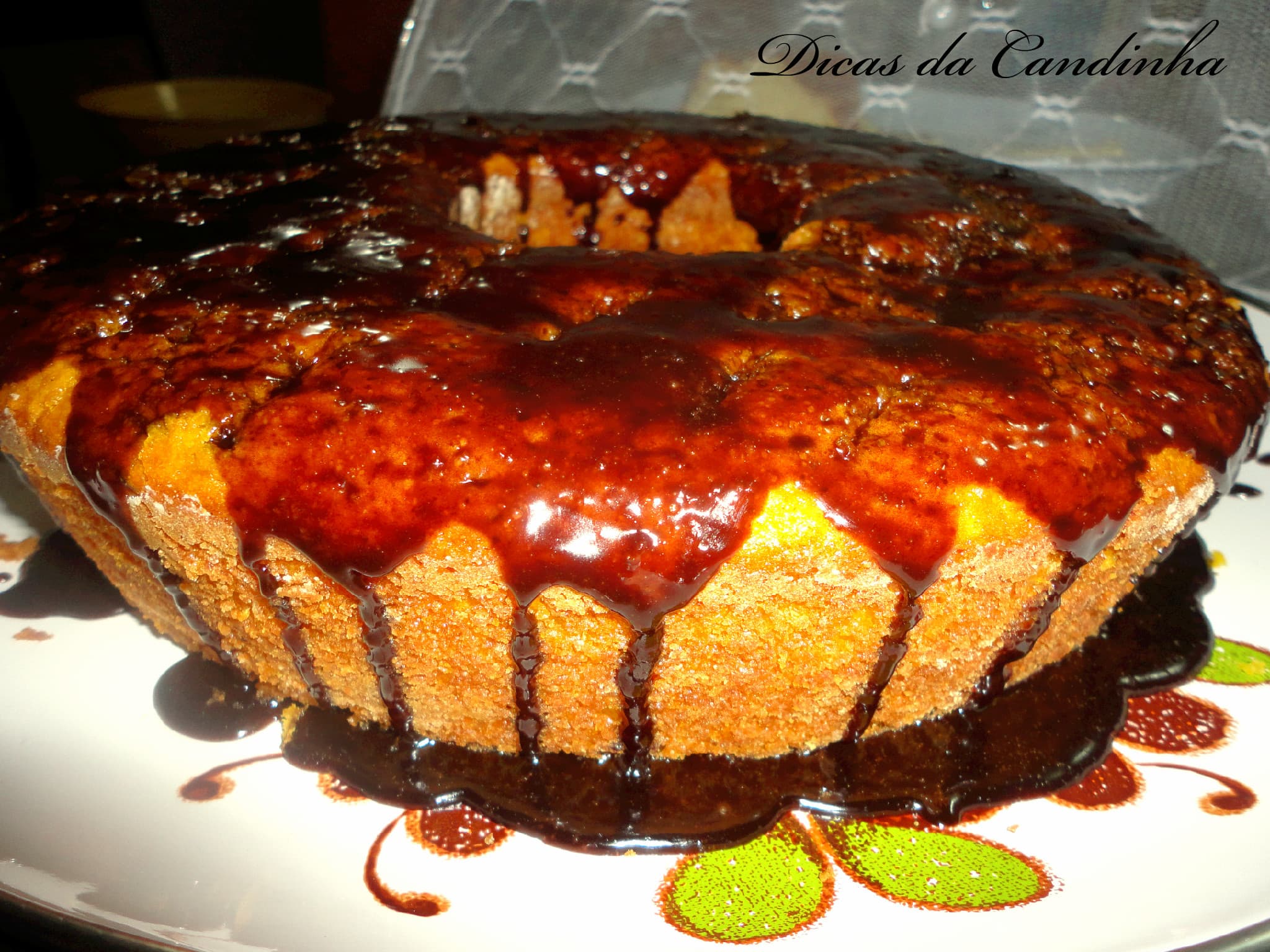 Bolo de Cenoura com  Cobertura Craquelada