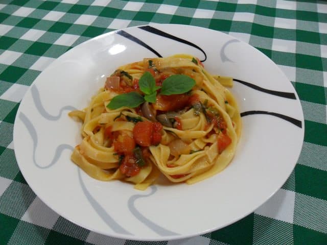 Talharim fresco ao manjericão