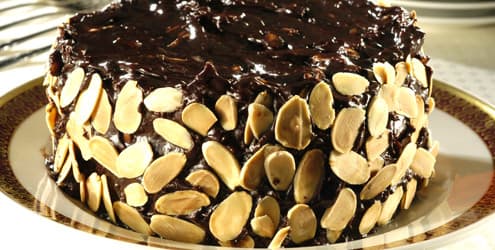 Bolo de chocolate com amêndoas delicioso
