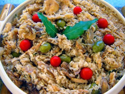 Arroz com pato e azeitonas verdes