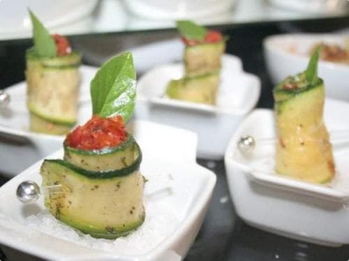 Roll de Abobrinha com Tomate Seco e Rúcula