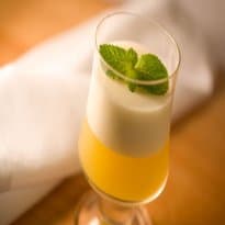 Gelatina de laranja com gelatina de leite