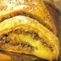 Rocambole de mandioca com carne moída