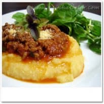Polenta com molho fácil