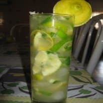 Caipirinha de Limão com Hortelã e Gengibre