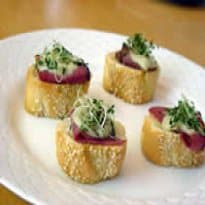 Crostini com Picanha e Queijo